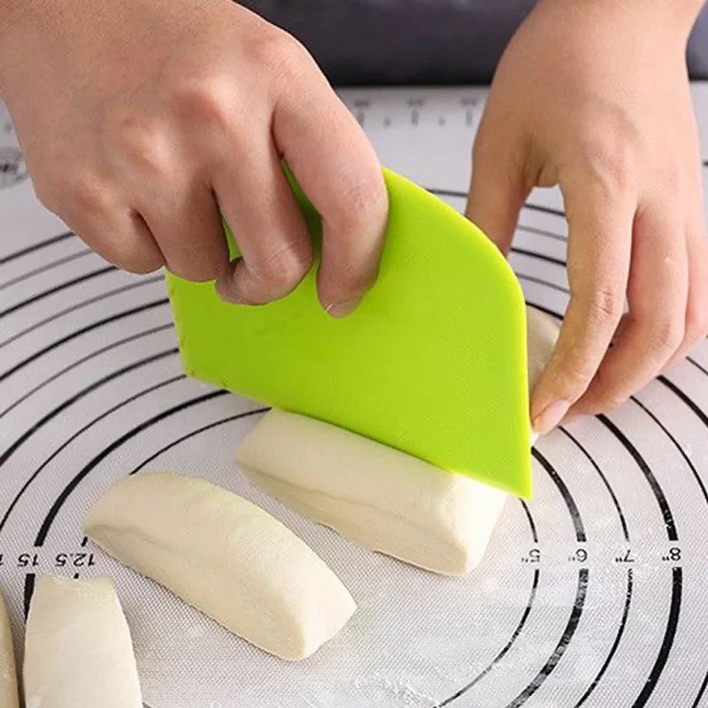 1 plastic cake cream spatula, dough knife, smooth edged butter scraper, baking tool - essential for home use