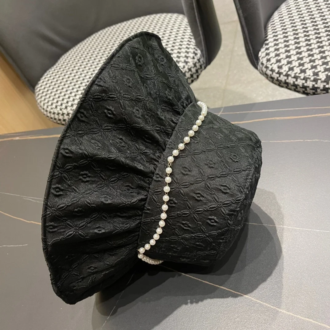 

Thickened with Fleece D Series Pearl Hat Fresh Atmospheric Hat for Women Classic Warm Ear Protection Knitted Super Attractive