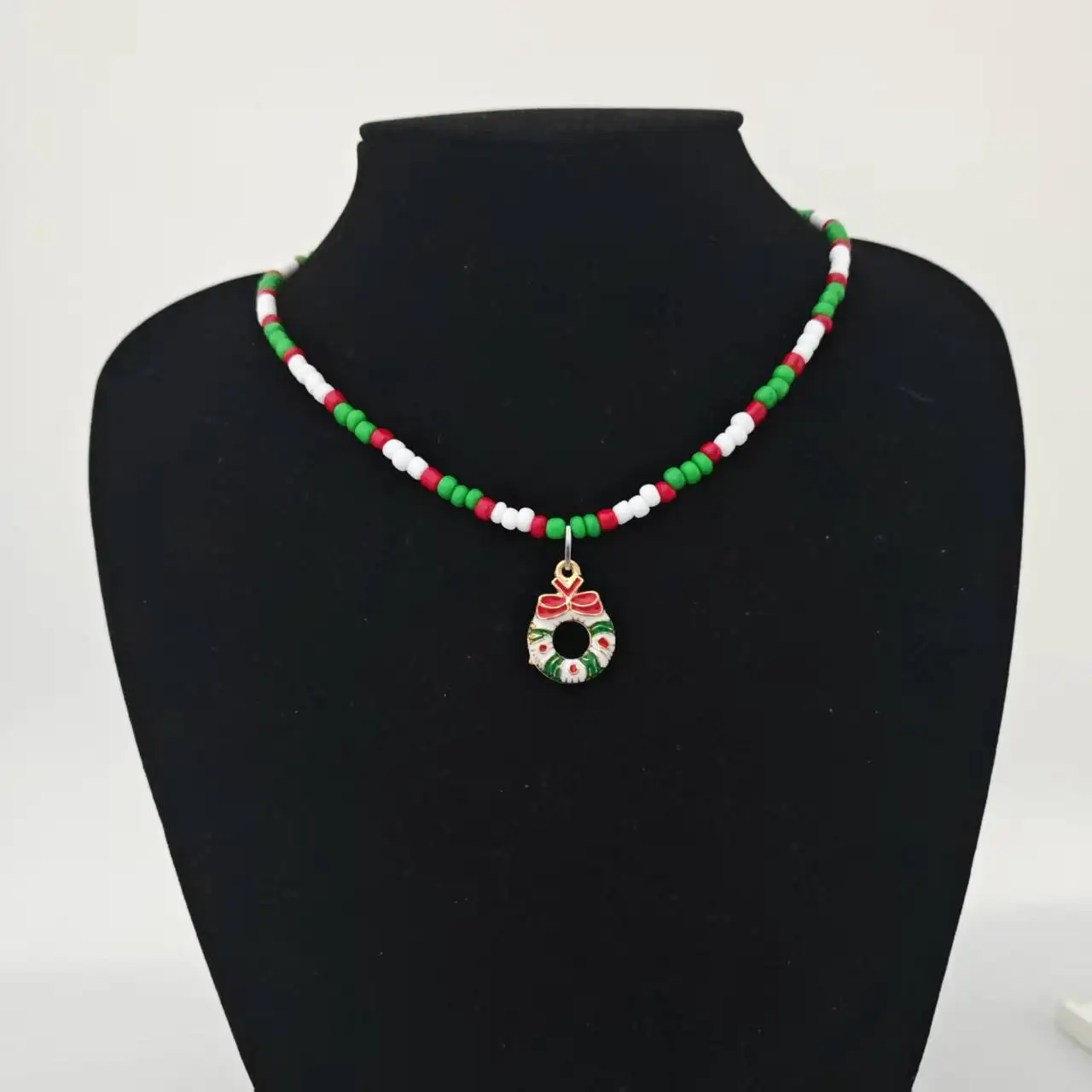 

Red Green White Rice Beads Christmas Necklace for Women Cute Garland Pendant Necklace New Year Jewelry Gifts