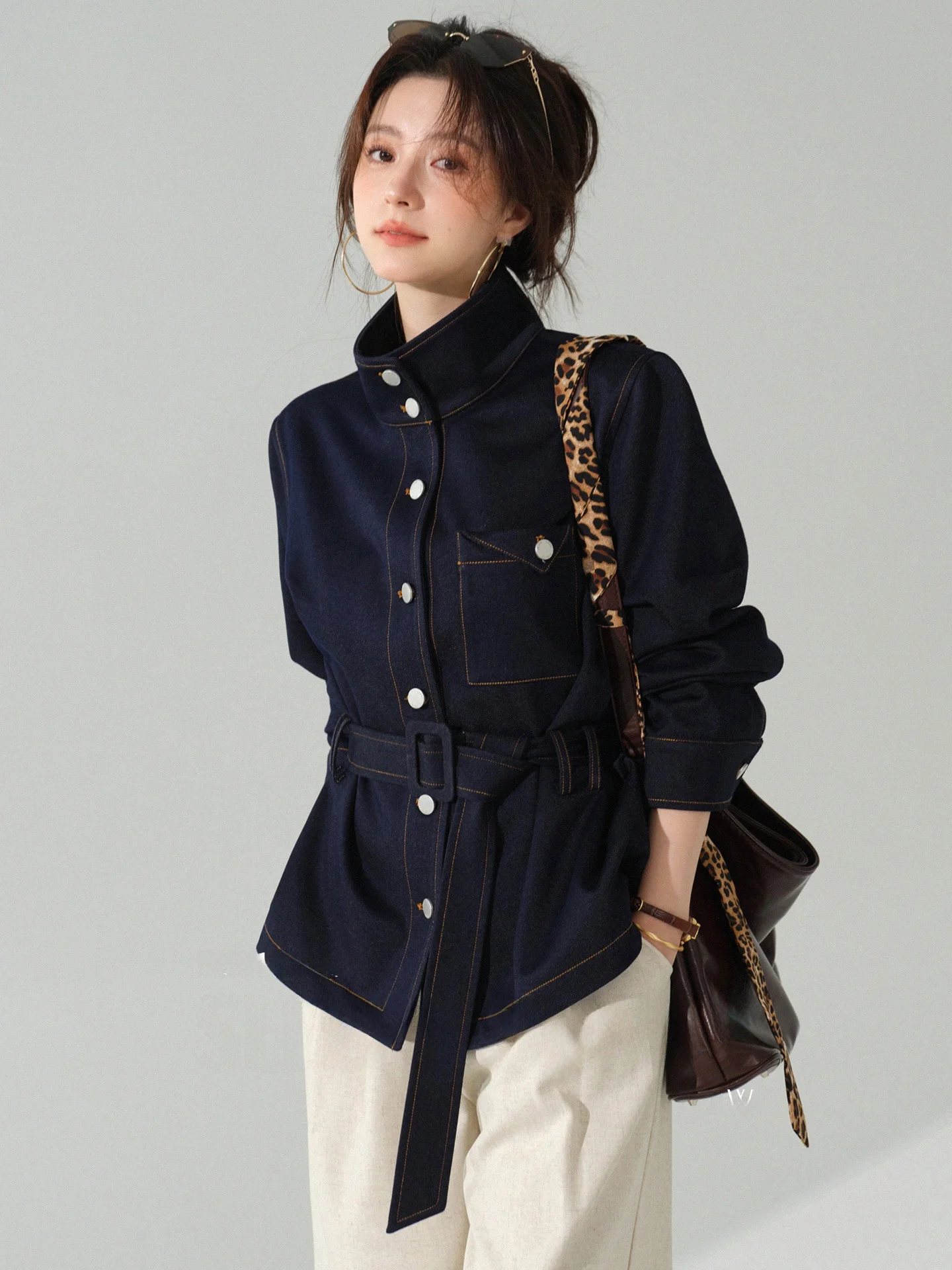 

Женская повседневная джинсовая куртка в стиле ретро с поясом на талии, рукавами до плеч и воротником-стойкой, осенняя верхняя одежда