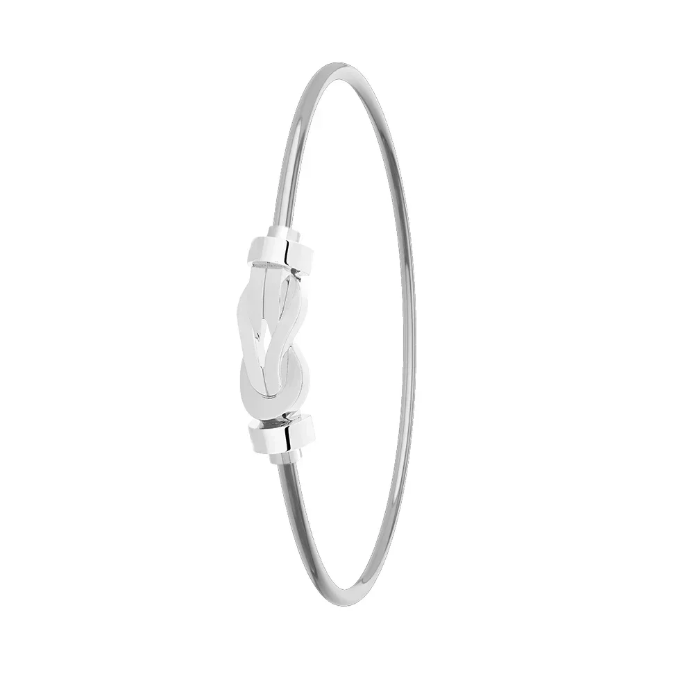 

In 2025, we are giving away high-quality, fashionable and classic large-sized horseshoe bracelets as gifts