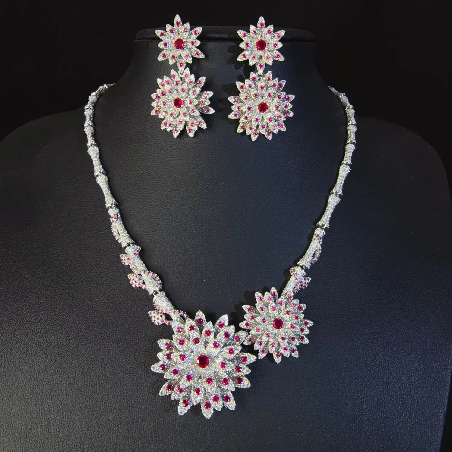 New Elegant and Exquisite stereo Flower Set Necklace and Earrings for Women's Wedding Bridal Ball Event Accessories Gift M-1050