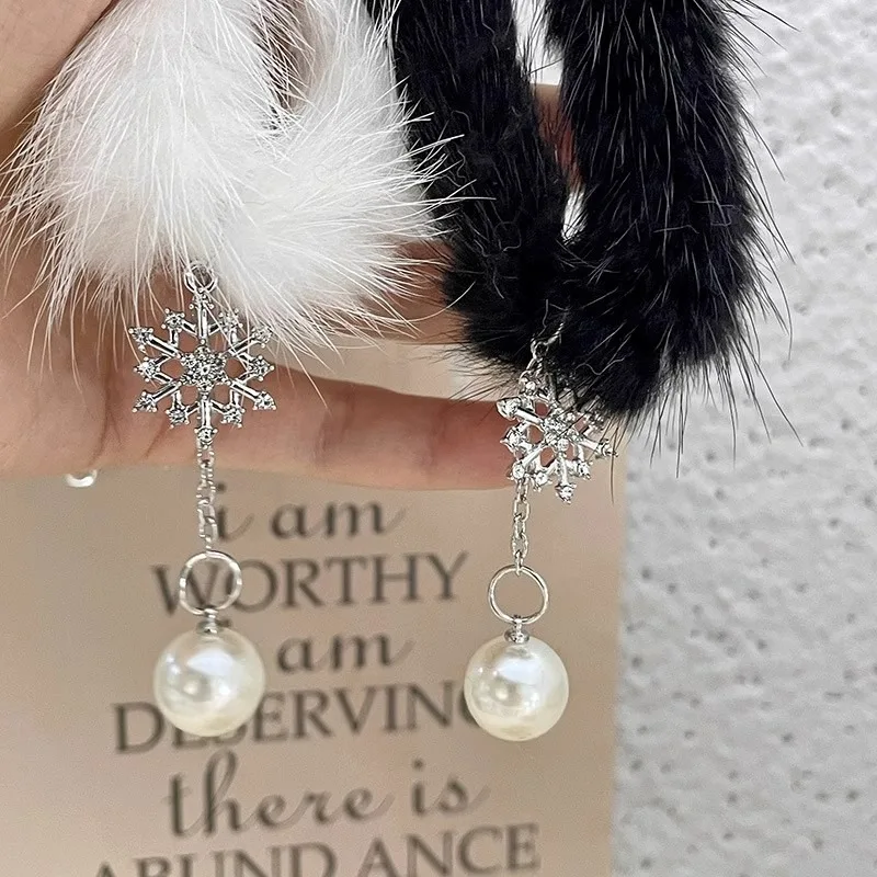 عيد الميلاد أنيقة الأبيض ريشة أفخم اللؤلؤ المختنق سلسلة للنساء الفتيات كريستال ندفة الثلج قلادة قلادة طوق مجوهرات الحفلات