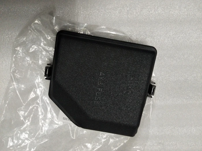 

Auto Engine Fuse Box Upper Cover for Toyota Camry 2018 2019 2020 2021 2022 2023 82662-33B70 82662-06A80