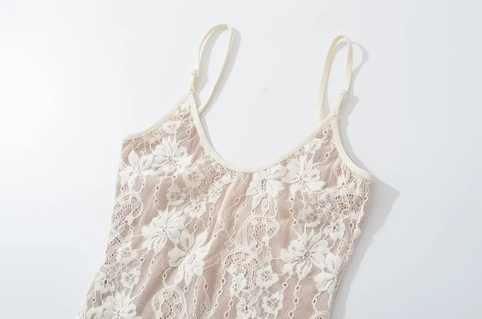 Sexy, durchsichtiger Spitzen-Bodysuit mit Futter, rückenfreier Spaghetti-Träger-Body, eng anliegender, kurzer Jumpsuit, figurbetonte Romper- und Playsuit-Modelle für Damen. – Detail 10