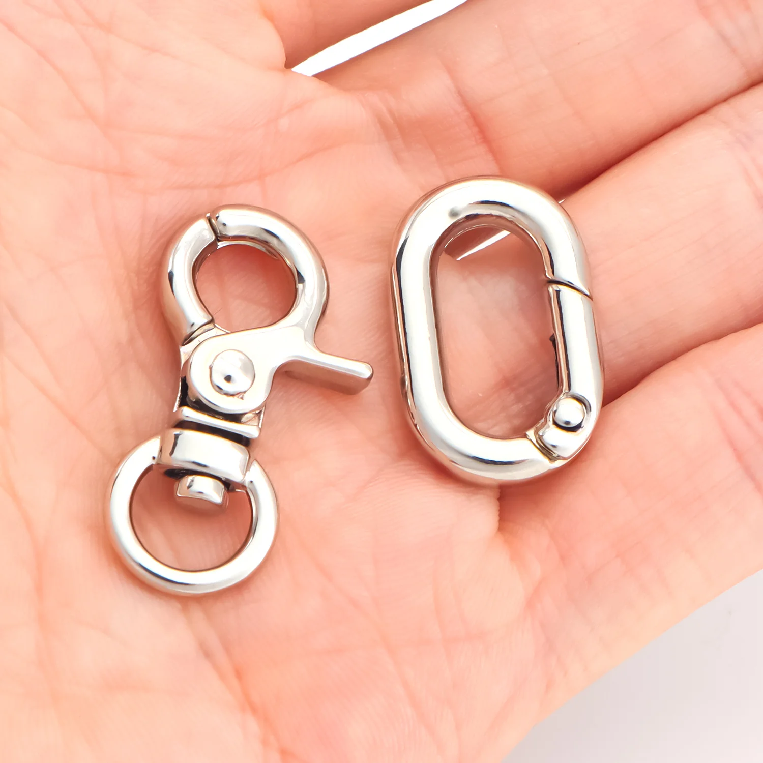 2pcs Metal Rotating Snap Hooks Clip, Keys Keychain Snap Clasp Spring Swivel Buckles for Bags Car Wallet Men's Keychain