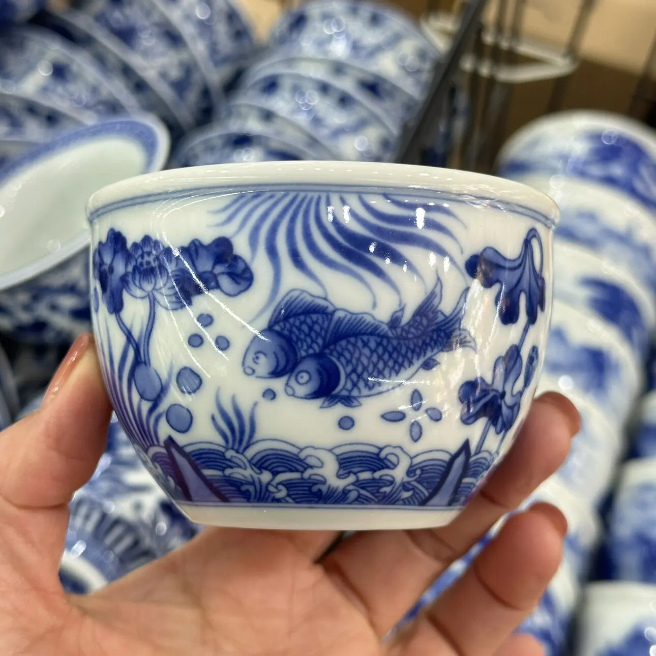 Jingdezhen Ceramics Pressure Bottle Cup Fish and Algae Single Cup Blue and White Cup Chinese Retro Anti-Scald Tea Cup
