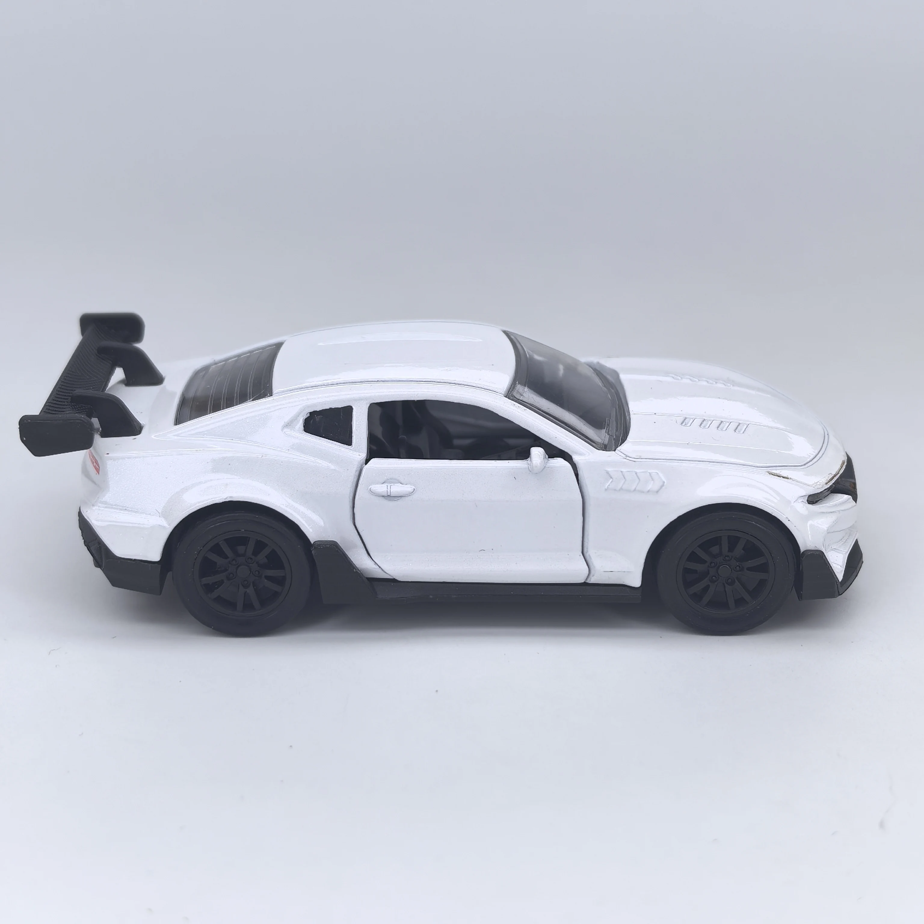 Alloy car model, realistic sports car model, children's toy racing car, inertia pull-back car with openable doors, car ornament