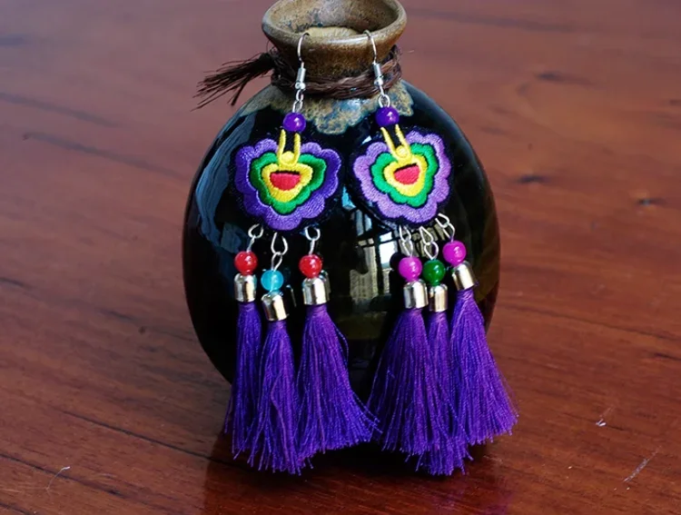 أنثى العرقية نمط التطريز الرجعية الأداء المرحلة شرابة الأقراط