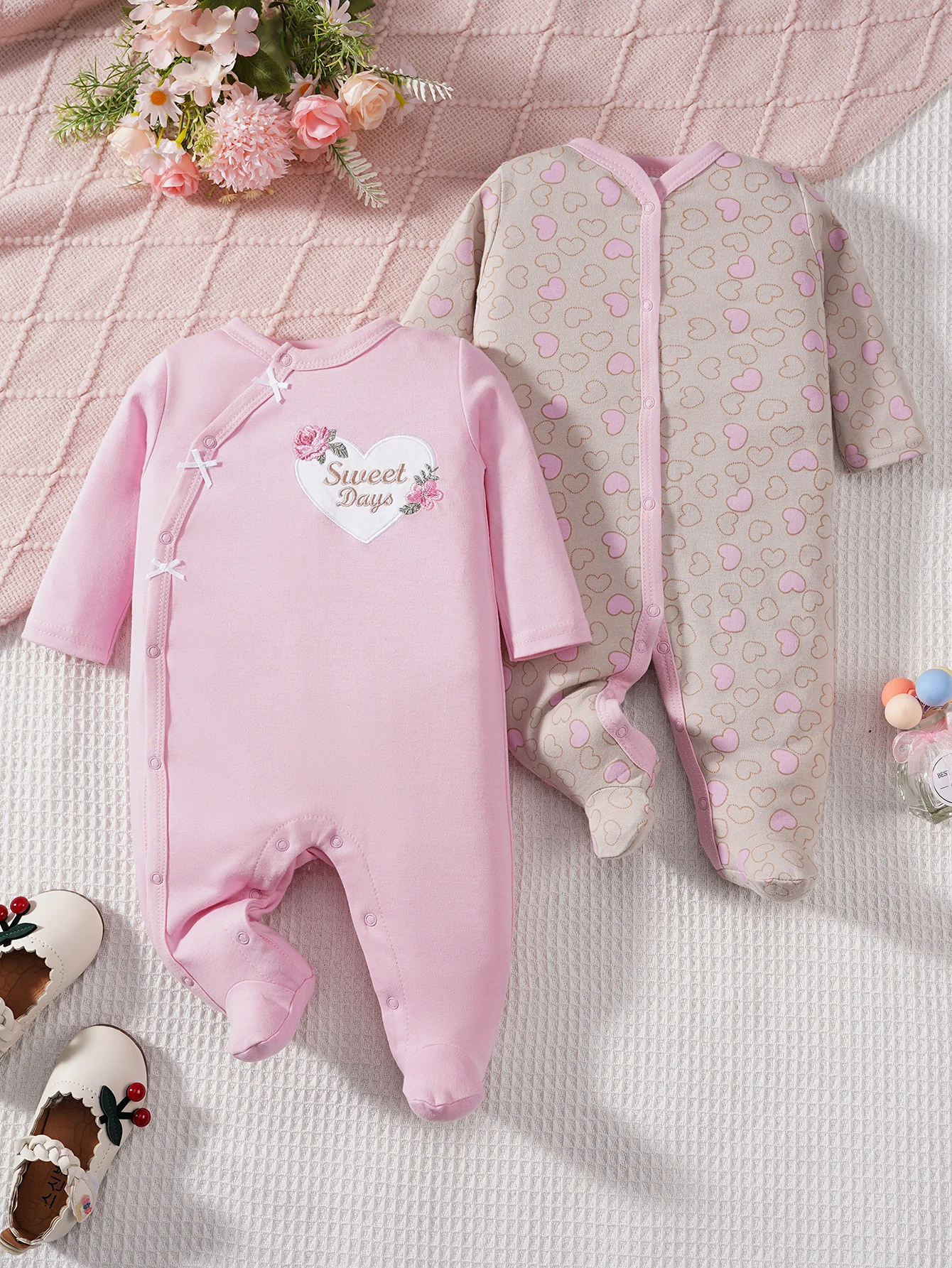 Two-Piece Long-Sleeved Comfortable Foot-Covering Jumpsuit, Suitable for Autumn and Winter