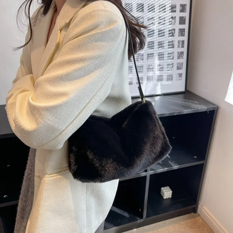 Fashion Soft Faux Fur Shoulder Bag Cute Fluffy Crossbody Handbag Mini Shoulder Chain Bag Messenger Bag