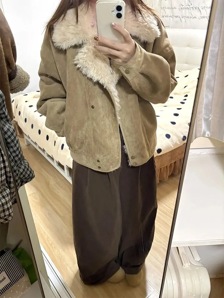 เสื้อแจ็คเก็ตผู้หญิงแบบมีปกขนแกะสไตล์เรโทร สำหรับฤดูหนาว ให้ความอบอุ่น ผลิตจากหนังและขนสัตว์ ดีไซน์ลำลองทรงหลวม ผลิตจากเส้นใยโพลีเอสเตอร์