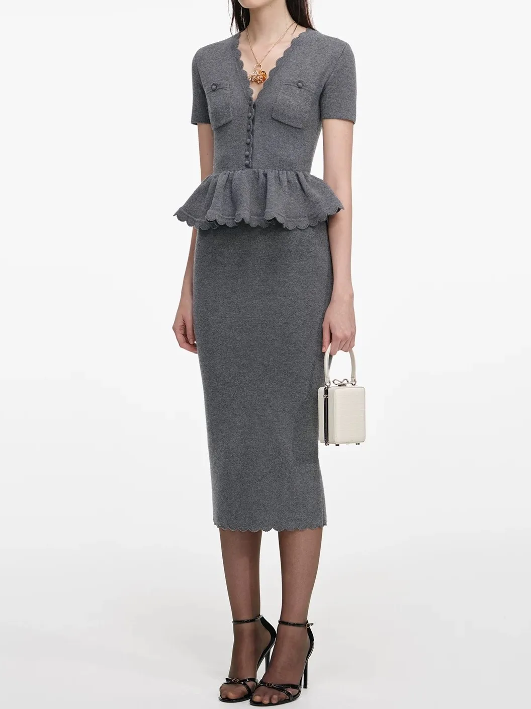 

Женское серое вязаное платье миди с оборками и высокой талией, v-образным вырезом и короткими рукавами, элегантное женское платье