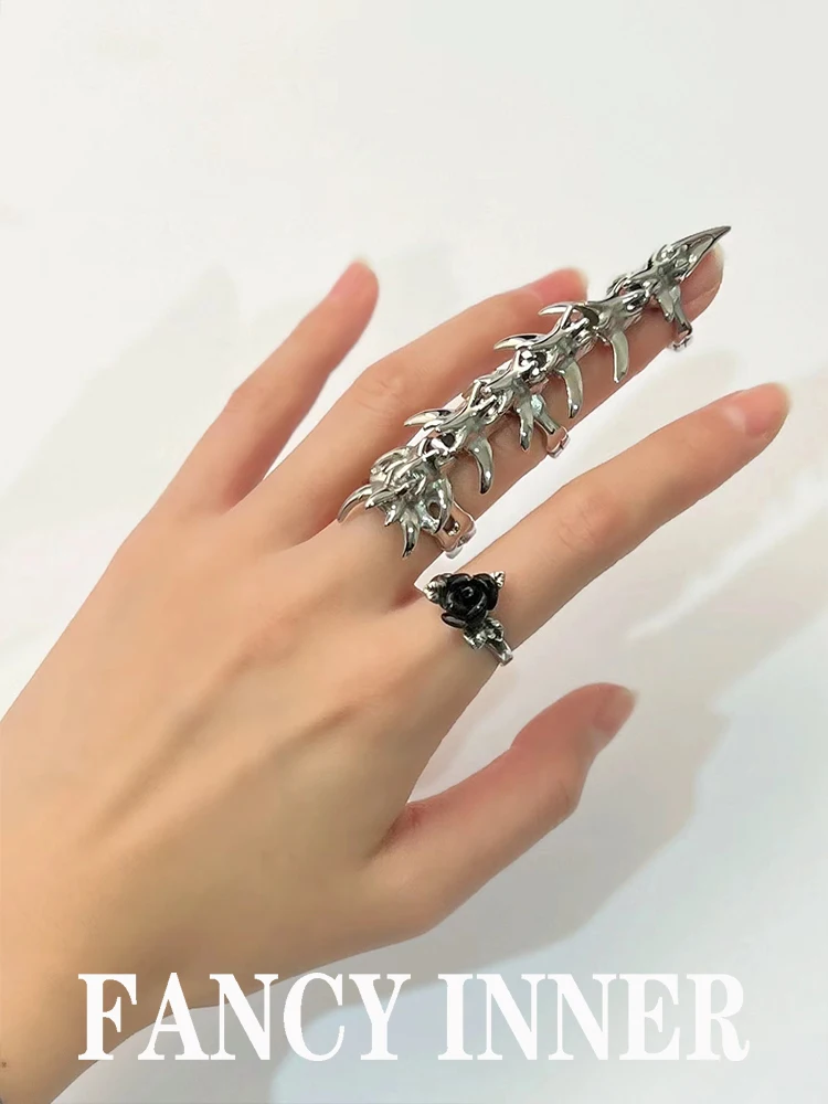 2024 New Claw Nail Ring Cool Punk Unsex Cyberpunk Skeleton Spike Silver Color Metal Finger Ring for Women Men Couple Jewelry