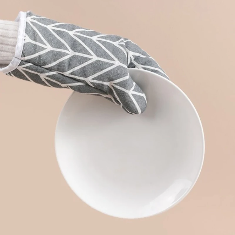 1PC Thickened Thermal Insulation Gloves Kitchen Microwave Oven Anti-scalding Baking Cotton and Linen Gloves