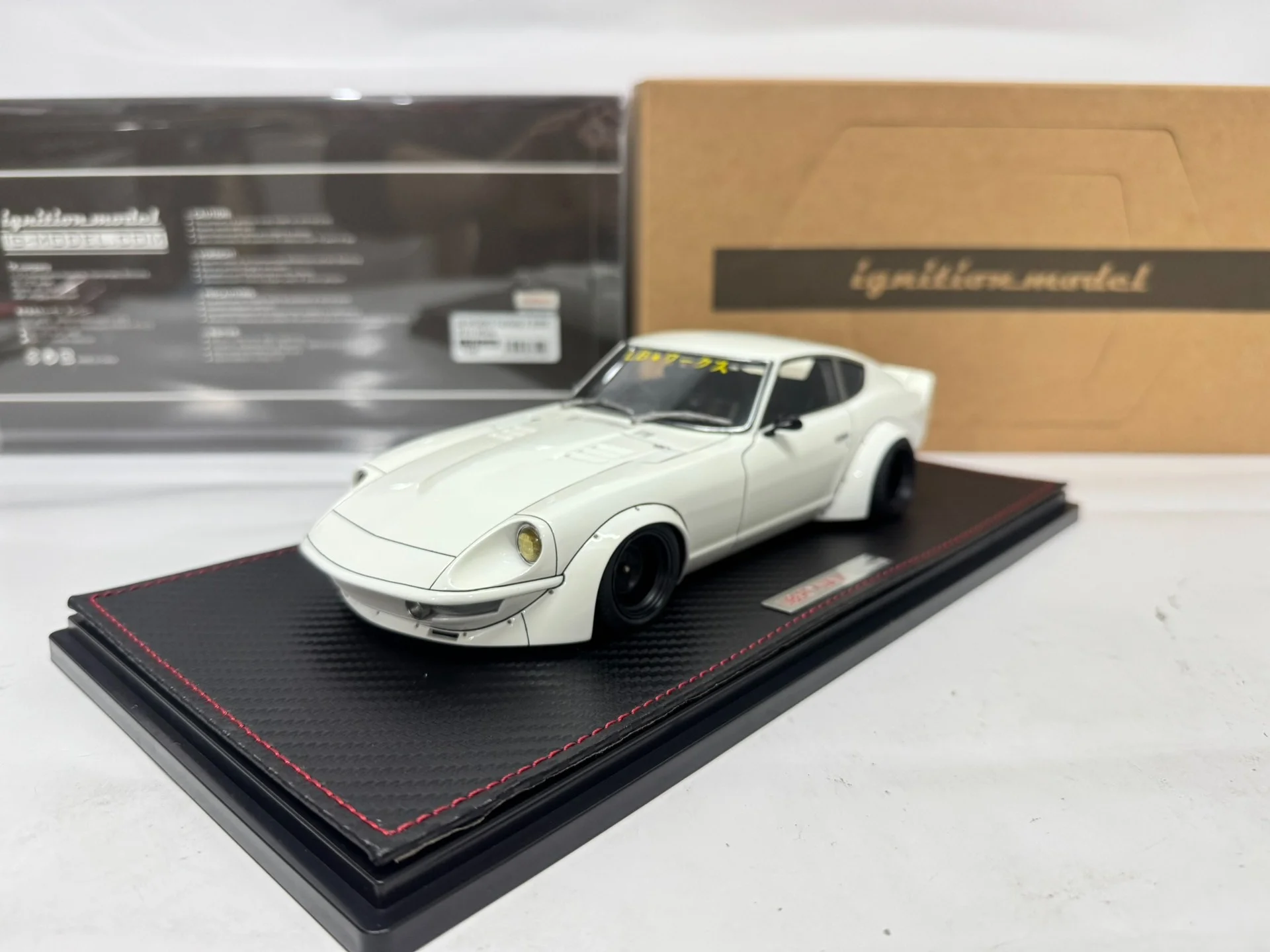 IG 1:18 Fairlady S30 LB White JDM Simulation Limited Edition Resin Metal Static Car Model Toy Gift