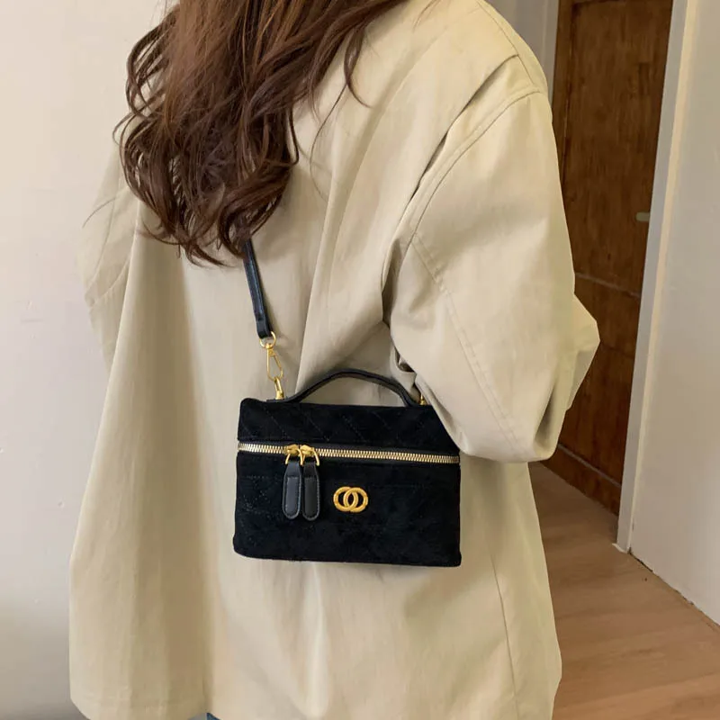 

2025 Architectural Top-Handle Bag, Multi-Way Convertible Shoulder & Crossbody Purse for Women, Sculptural Vegan Leather Day