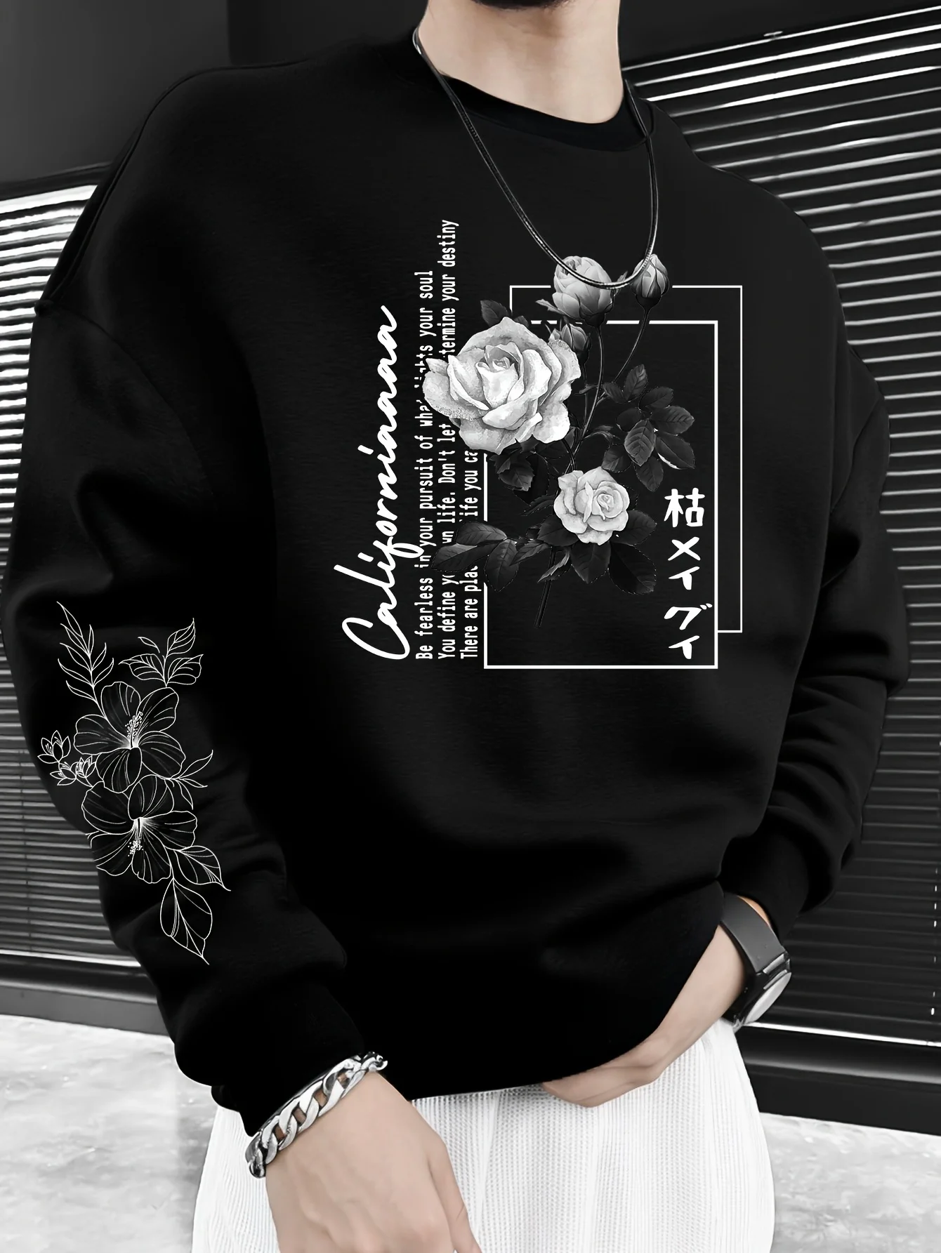 تي شيرت رجالي برقبة دائرية، يتميز بمفهوم "الهدوء" بنمط الأزهار المطبوع عليها #1