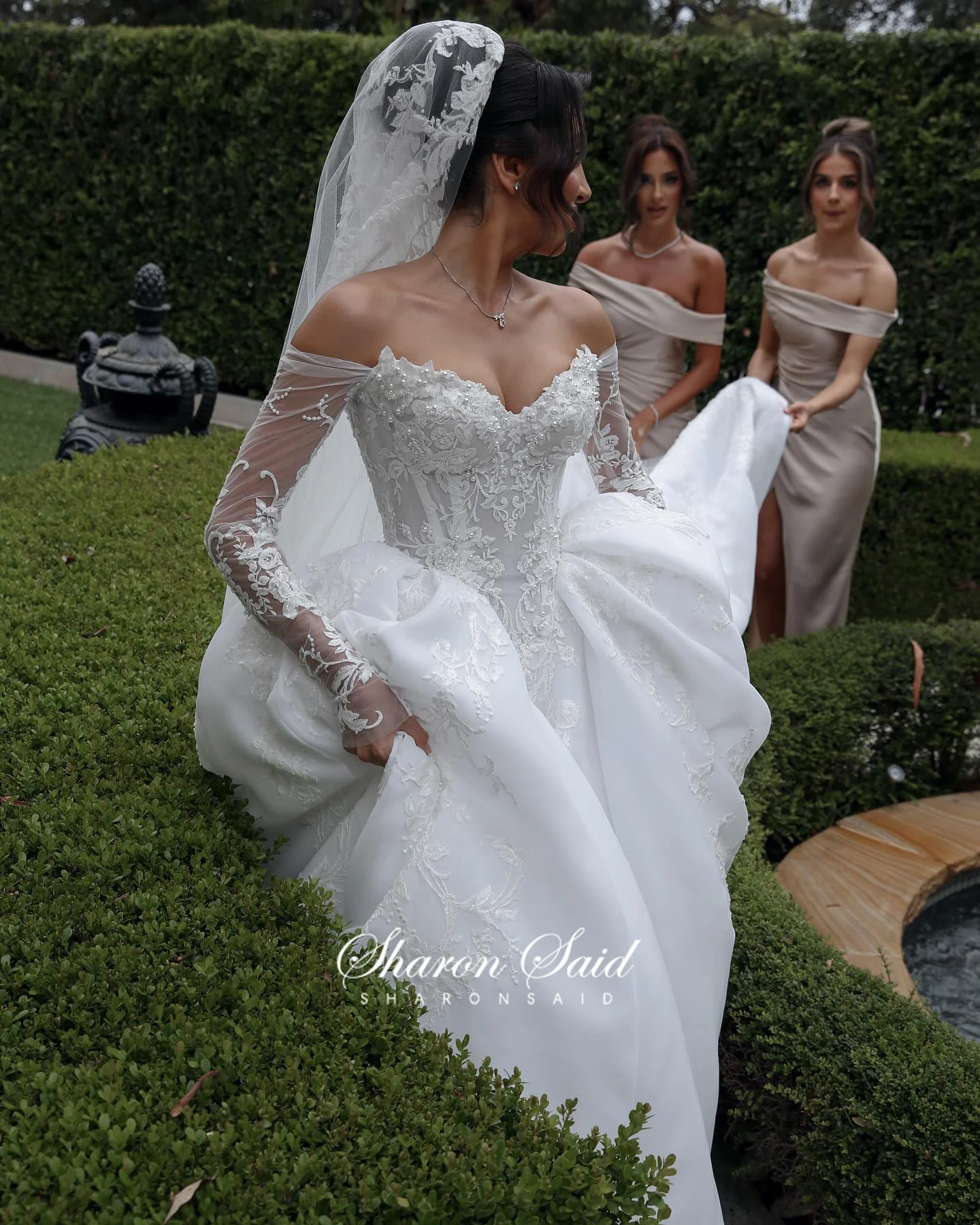 Sharon Said Abito da sposa elegante con spalle scoperte su misura di fascia alta con maniche lunghe Abiti da sposa Dubai di lusso SW030 personalizzati