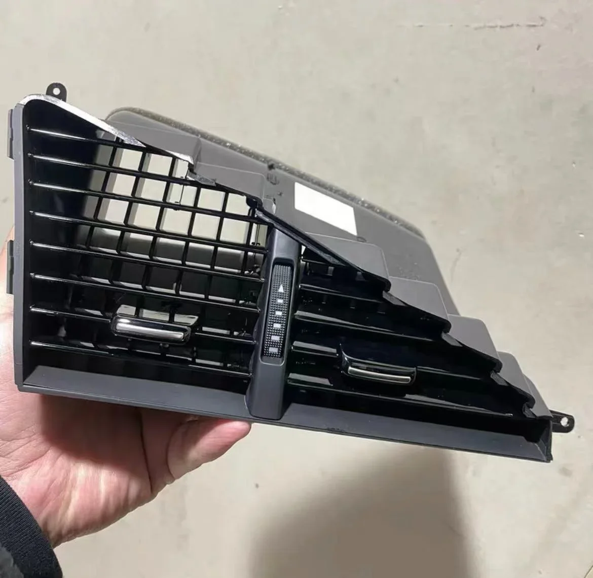 

423820951C 423820902C air Vent for R8