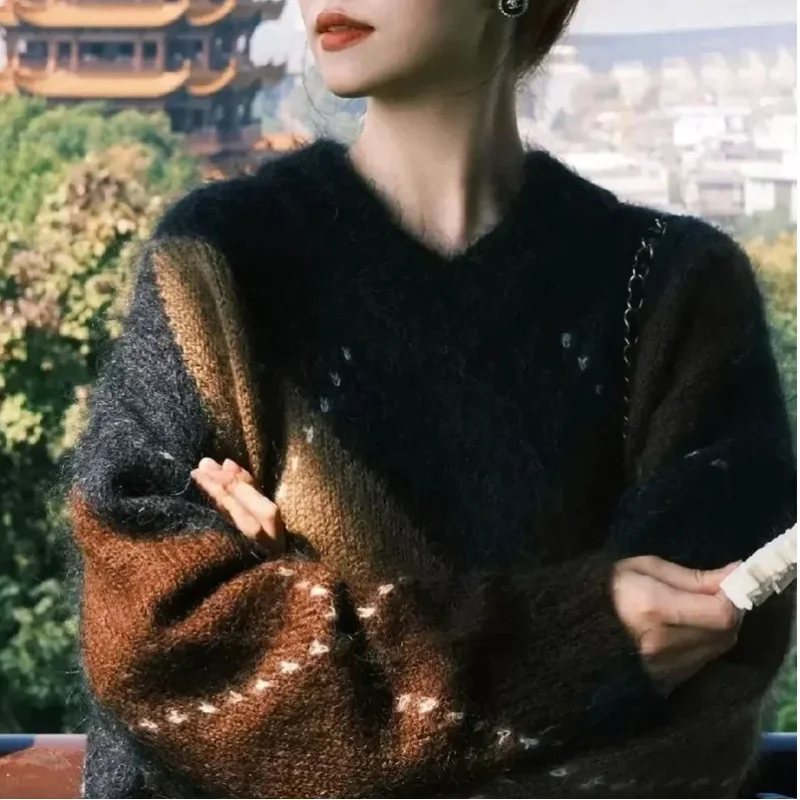 

Темперамент Ретро Ленивый Стиль Цветной Блок Аргайл Свитер с V-образным Вырезом Осень Зима Модный Нишевый Повседневный Универсальный Мягкий Трикотаж