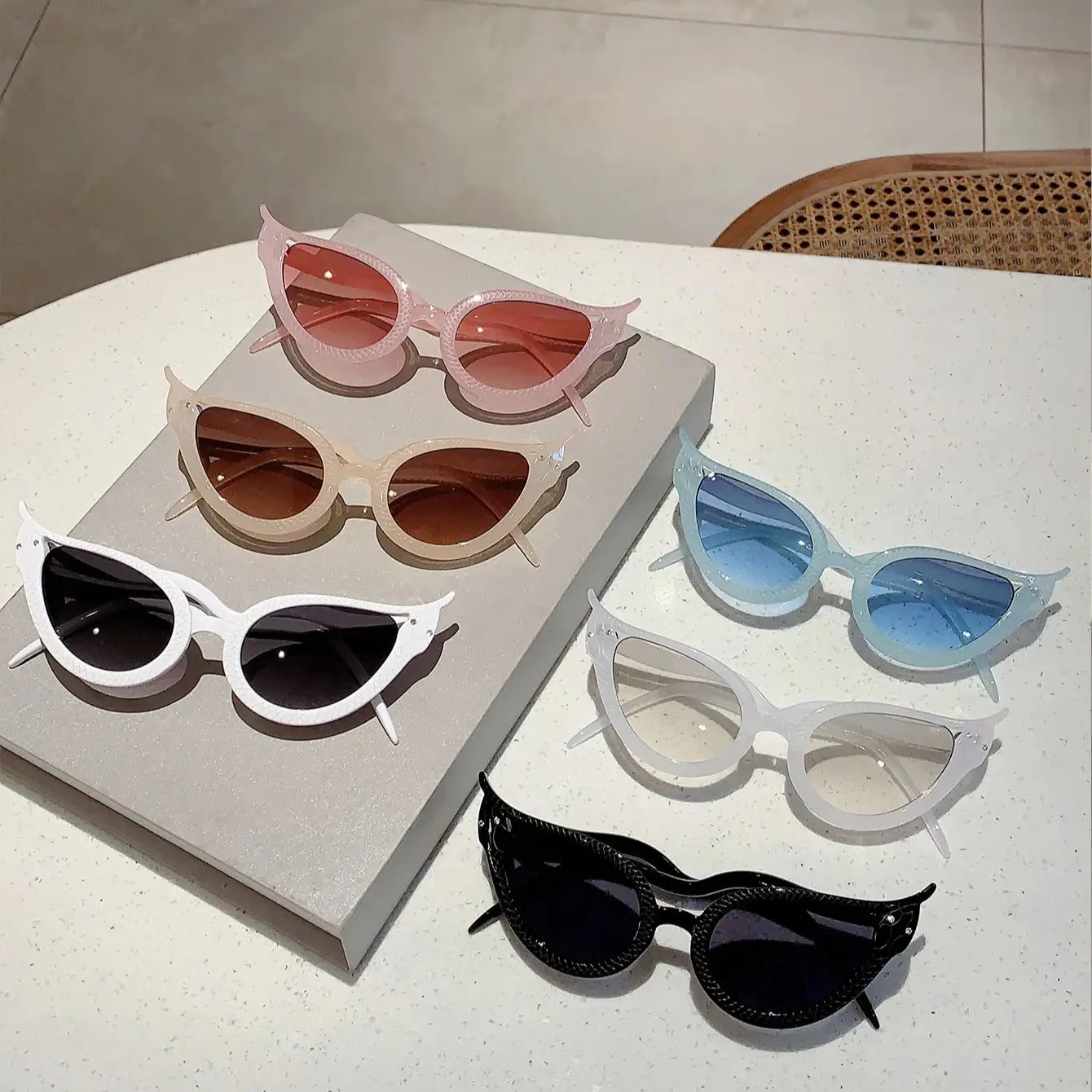 KAMMPT New Cat Eye Sunglasses Fashion Vintage Snake Shaped Frame Multicolor for Women Stylish Trendy Brand Design Shade Eyewear