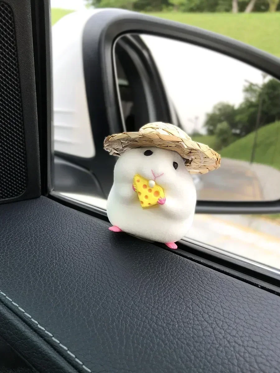 Cute Creative Hamster with Straw Hat Car Decoration Auto Interior Dashboard Accessory Auto Adorns Car Ornament Decorative Decor