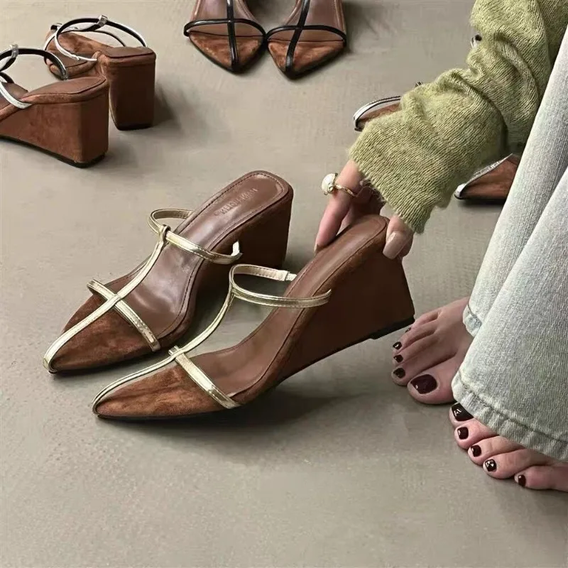

2026 Summer New French Pointed Toe Wedge Cool Drag Women Wear Retro Strap Temperament High Heels