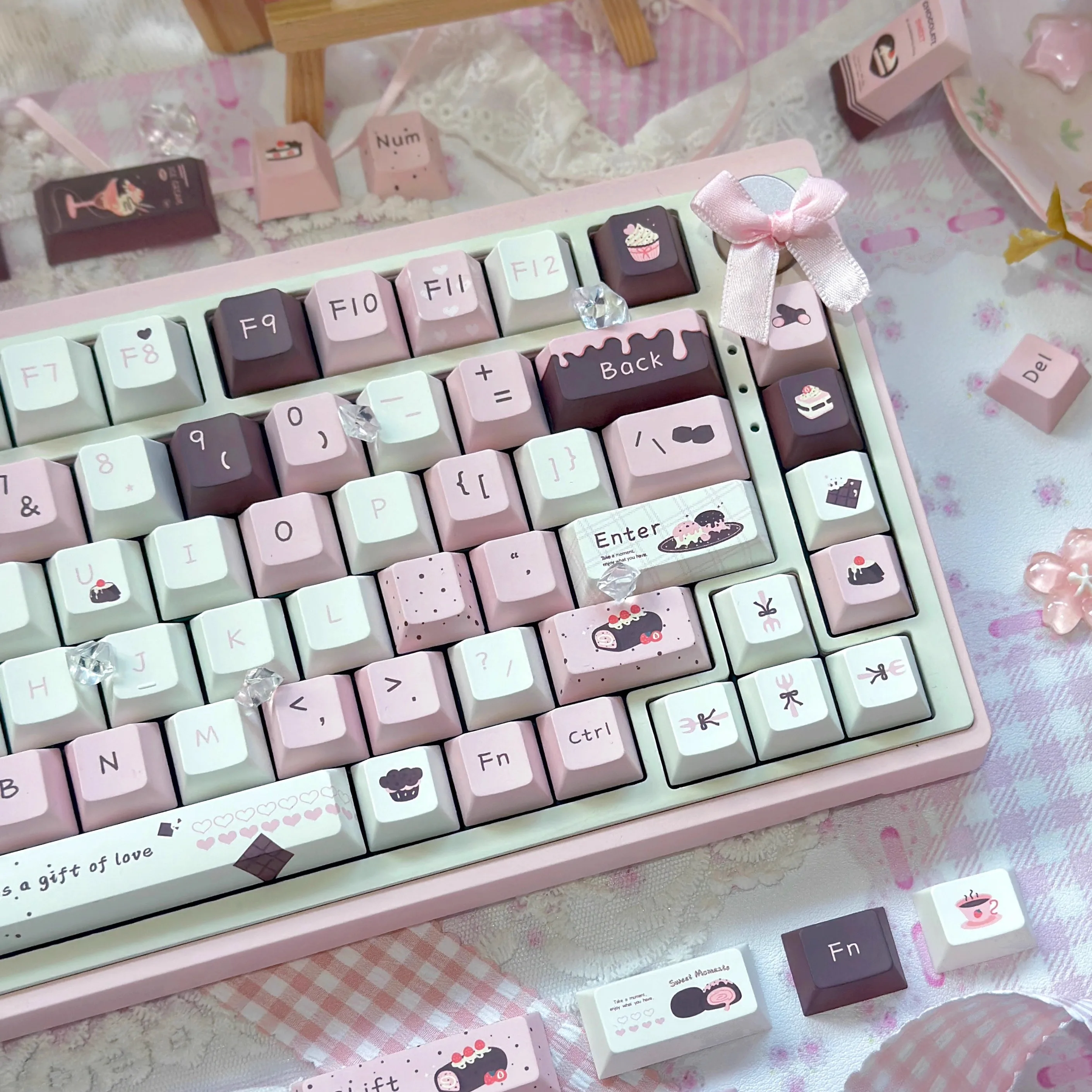 

Pink Qiao Berry Keycaps Original Height PBT Five-Sided Sublimation Customized Mechanical Keyboard Keycaps Pink Keycaps