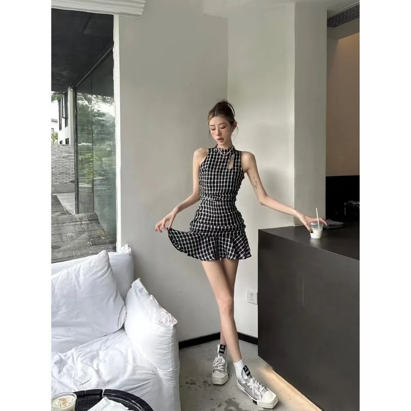 Checkered Hanging Neck Pleated Ruffle Edge Design Sense Dress 2024 Women's Summer Waist Slimming Style Dresses Female Clothing