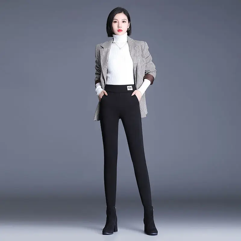 

2023 Plush and Thickened Women Wearing Oversized Leggings in Winter Mother Autumn and Winter Insulation Are All Made of Plush