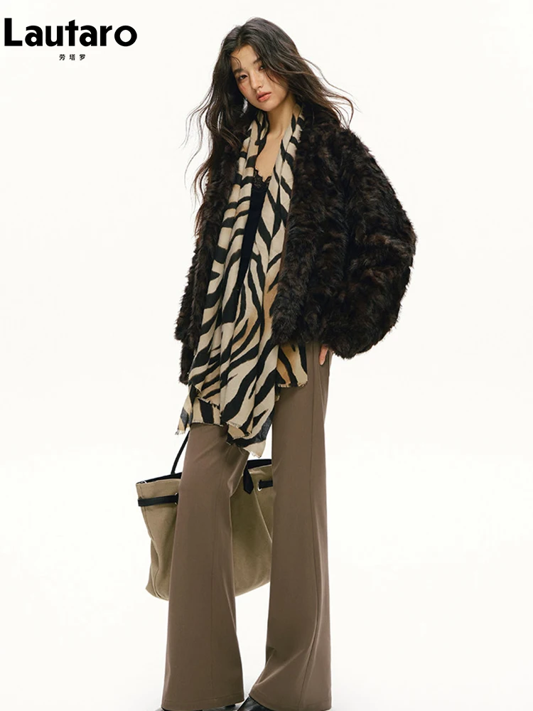 

Lautaro Autumn Winter Thick Warm Short Hairy Soft Shaggy Fuzzy Faux Fur Coat Women Luxury Designer Clothes Fluffy Jacket 2026