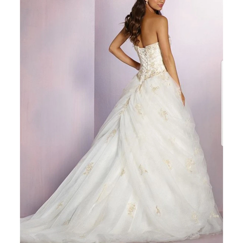우아한 스트랩리스 아플리케 비즈 웨딩드레스 2025 민소매 플로어 길이 스윕 트레인 레이스업 맞춤 제작 신부 드레스
