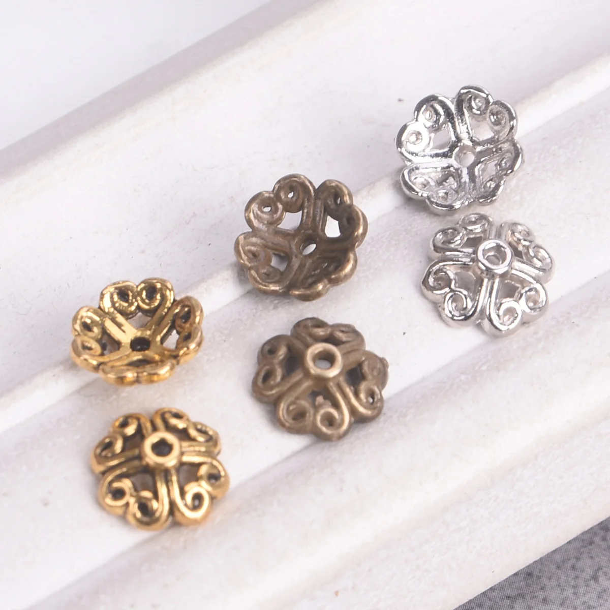 50 sztuk Bronze kolor 8mm kształt kwiatu ze stopu metali koraliki dystansowe luzem koraliki czapki dużo dla wyroby biżuteryjne DIY ustalenia