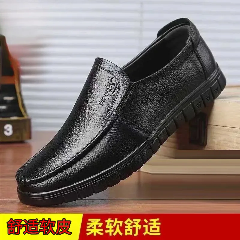 

Men's leather shoes are breathable and versatile, casual shoes, business formal wear, and a pair of bean shoes