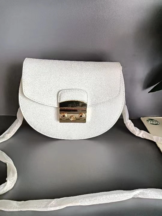 

Leather Saddlebag Women's Casual Faion Large Capaci Chain Bag European Sle Single oulder Bag Pure Color Hard ell Bag