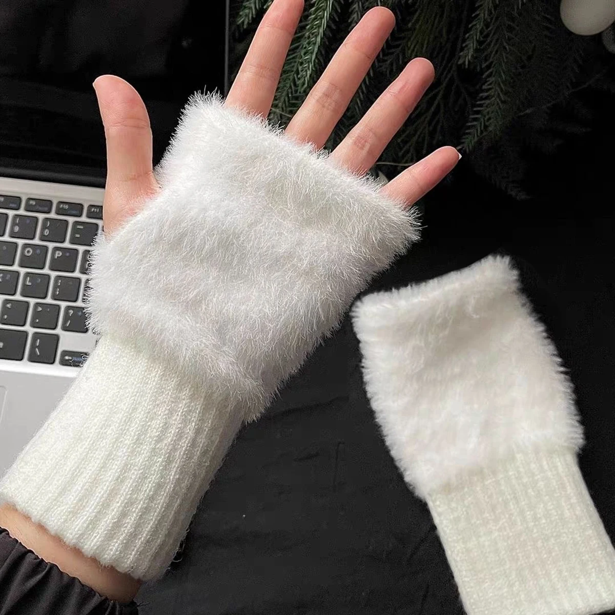 

1pair Mink Fleece Soft Winter Half Finger Gloves Women Warm Luxury Plush Knitted Fingerless Gloves Girls Wrist Mittens Writting