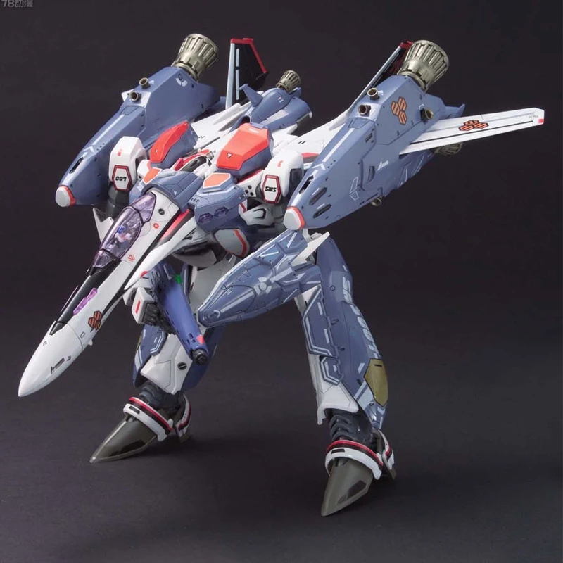 バンダイオリジナル スーパータイムフォートレス アセンブリ 1-72 VF-25F スーパーメシヤ 初期型女性機体 アニメアクションフィギュア組み立て玩具
