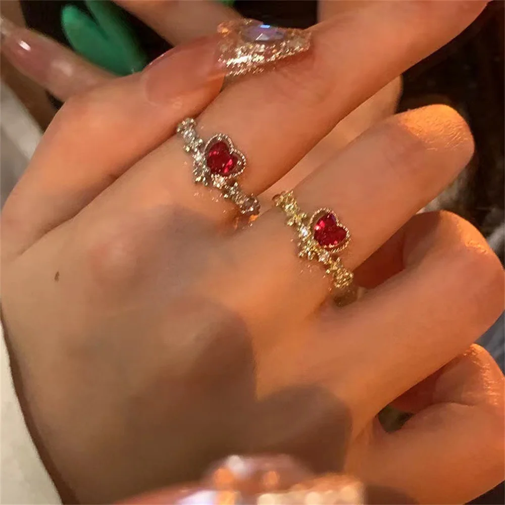 Vintage-Ring mit rotem Kristall-Edelstein für Damen, modischer Zirkon-Ring in Goldfarbe, offener Ring, Hochzeitsschmuck, Geschenk für Brautjungfern. – Detail 1