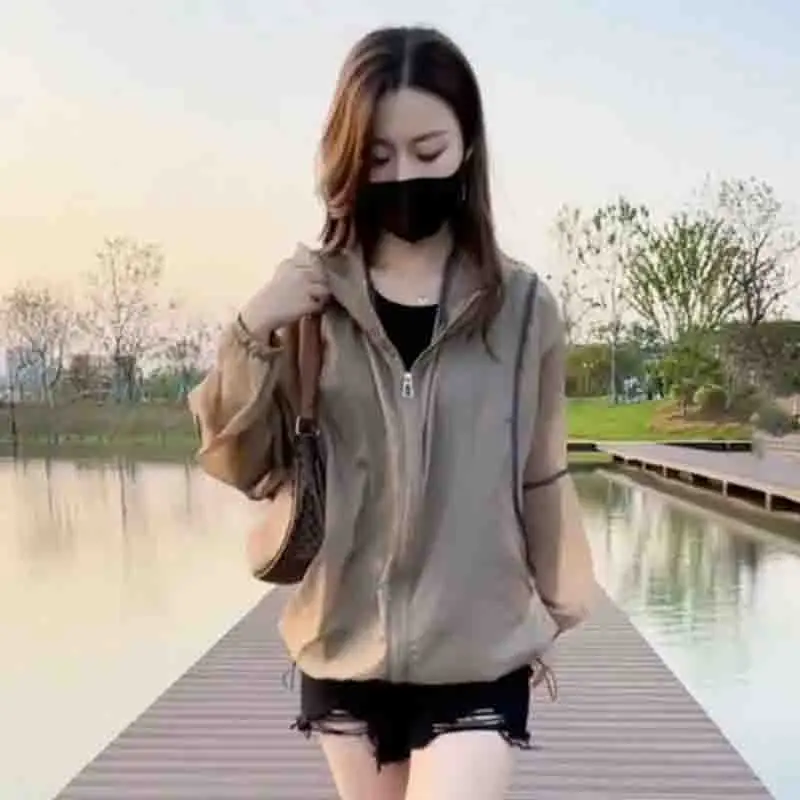 Women Korean Loose Fit Hooded Sunscreen Clothes Tops 2024 New Female Summer Thin Style Ultraviolet-proof Sunscreen Clothing Coat