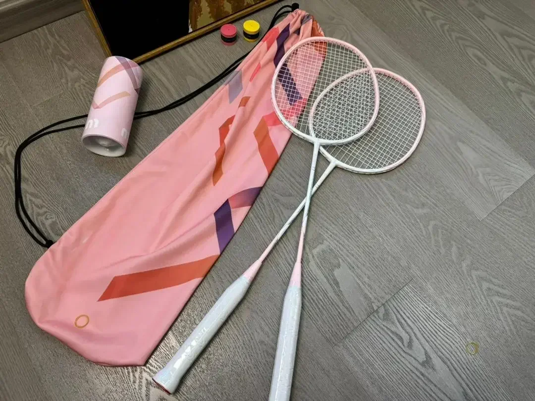مثير مضرب كرة الريشة مجموعة كاملة مظهر رائع MIU العصرية الوردي خفيفة للغاية كامل الكربون مضرب كرة الريشة منخفضة مفتاح الفاخرة