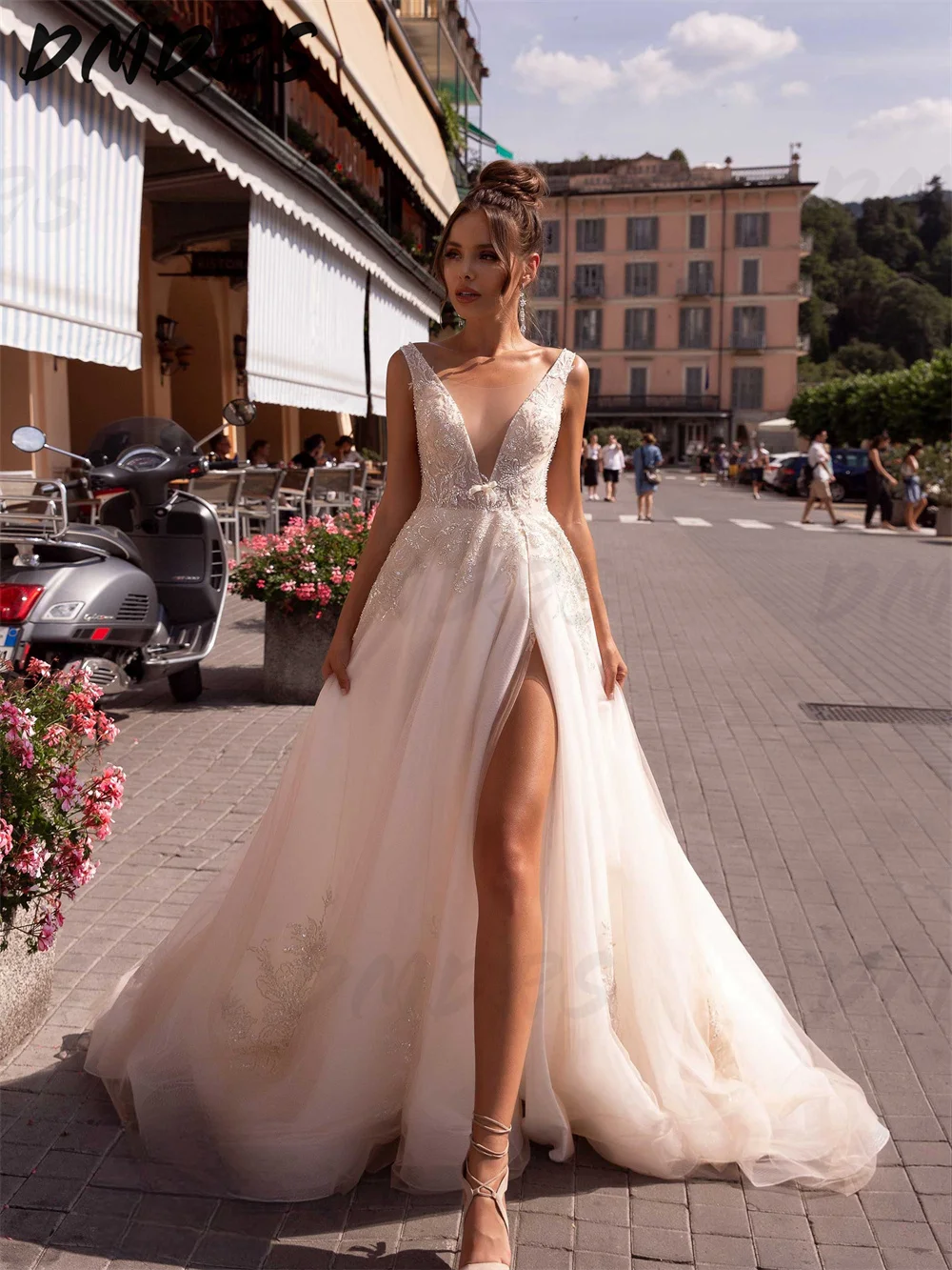 

Graceful Deep V-Neck Wedding Dresses Sexy Slit Bridal Gowns Illusion A-Line Floor-Length Wedding Gowns Vestidos De Novia