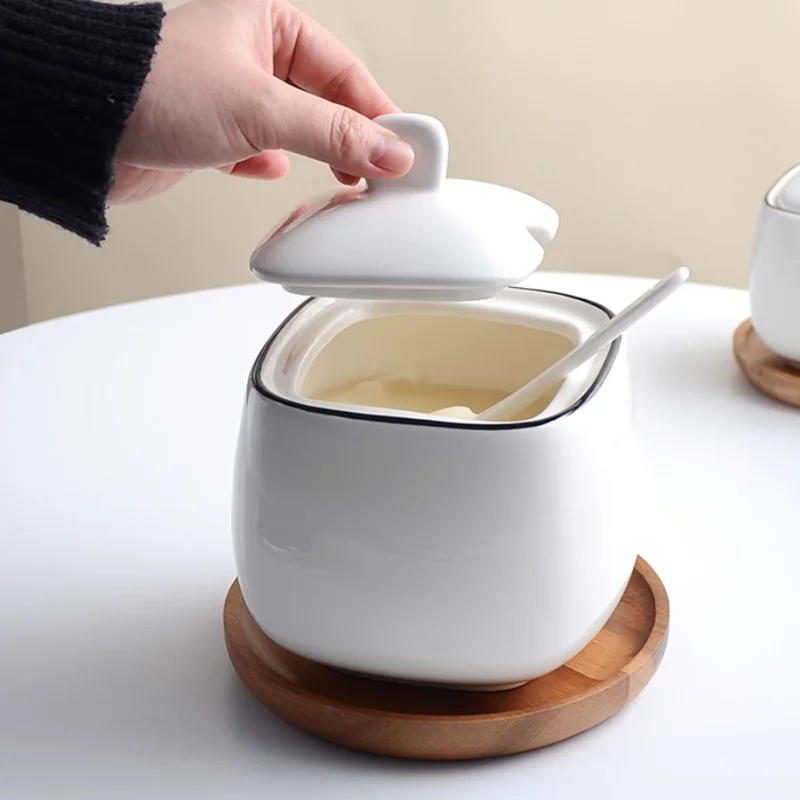 Kitchen Supplies Household Salt Shaker Sugar Pot with Spoon White Ceramic Seasoning Jar Oiler Seasoning Box Cooking Storage Tool