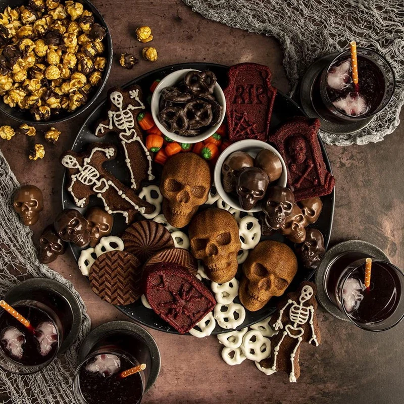 Ware Halloween Bakeware Cakelet Pan Halloween Skeleton Haunted Skull Cakelet Pan, Bronze