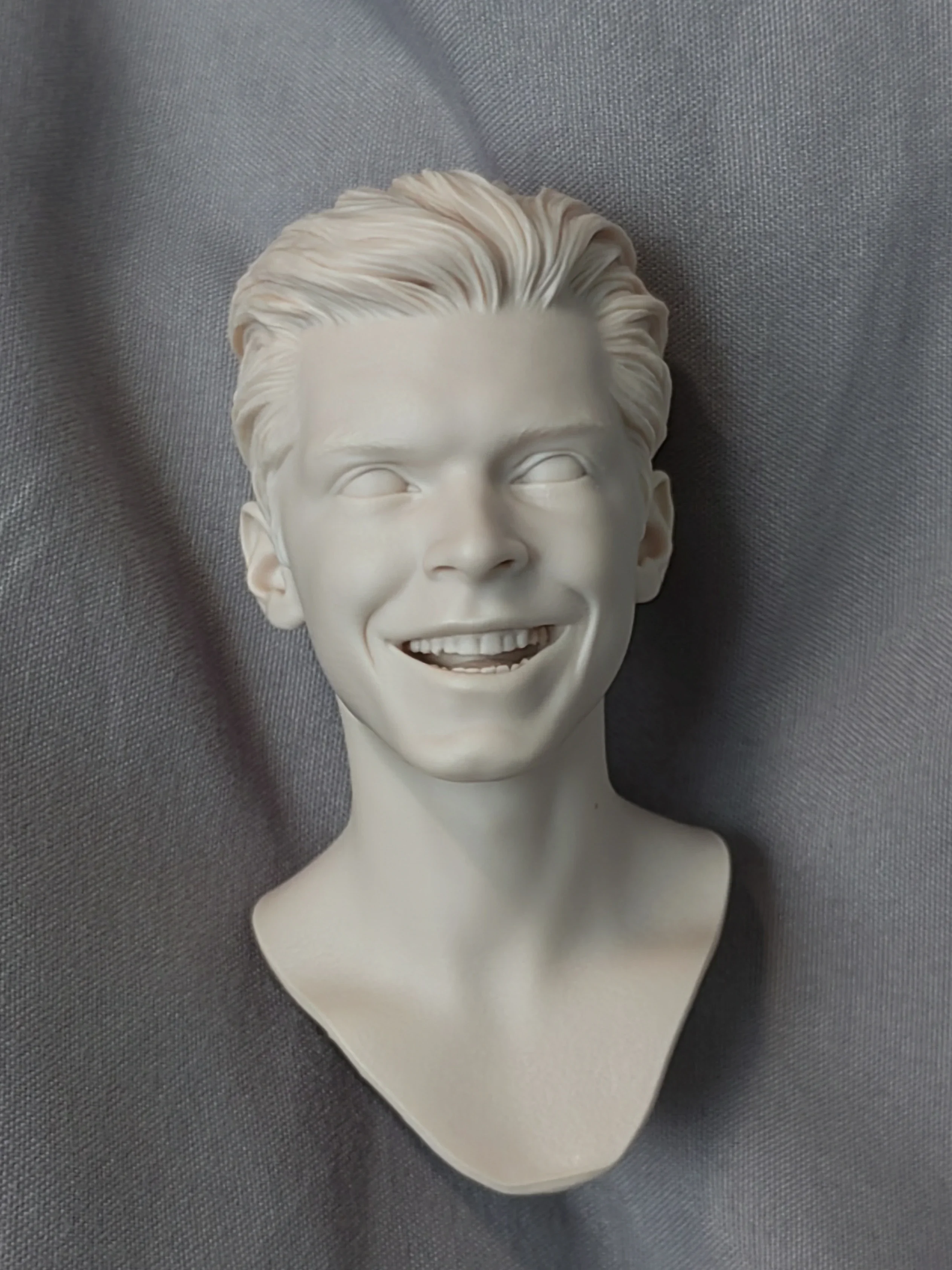 

1/6 Die-Cast Resin Figure Statue Head Beautifully Detailed Unpainted Free Shipping ( Gotham Rogues Head )