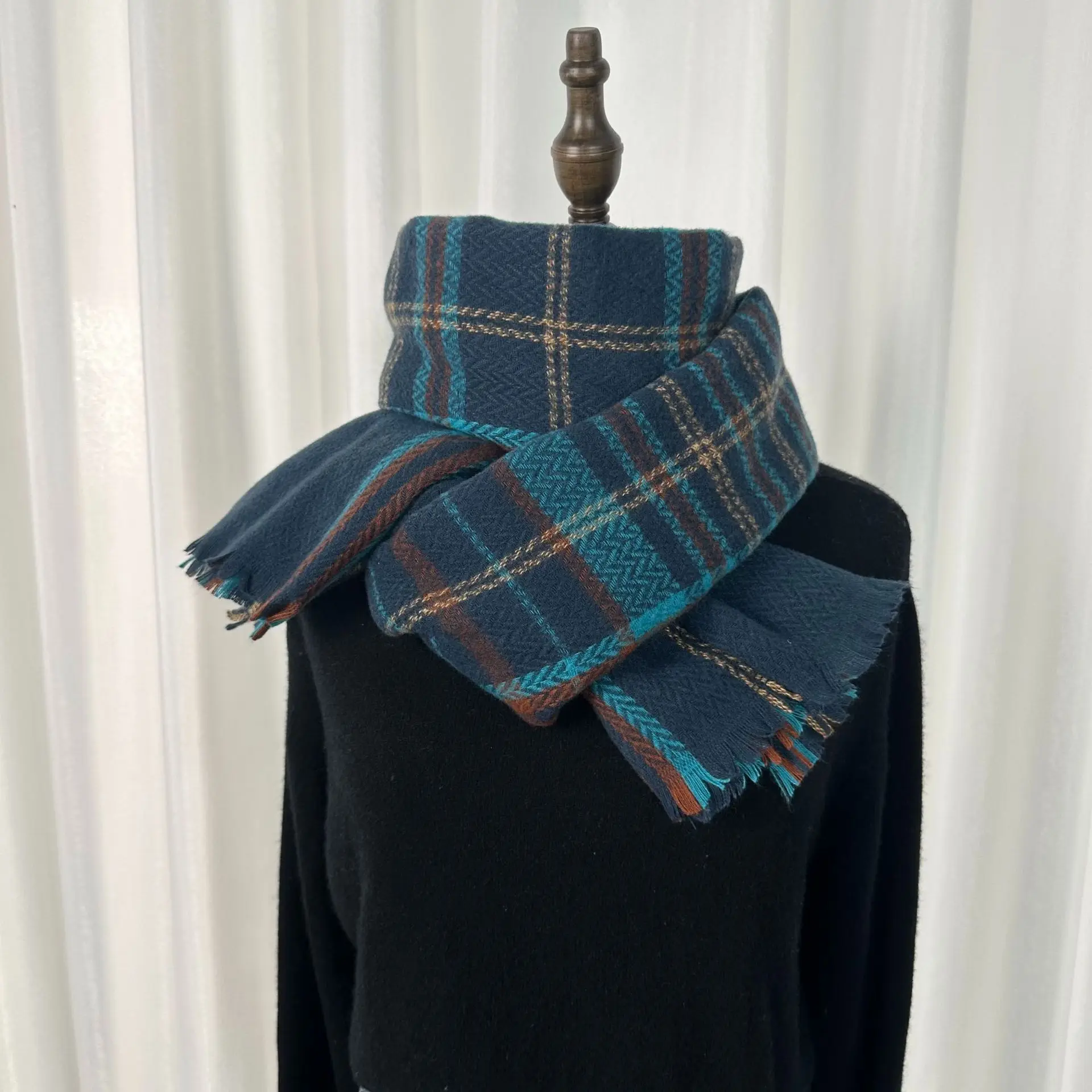 

Новинка 2025 года, винтажный зеленый клетчатый шарф с кисточками, женский утепленный шарф из искусственного кашемира, осенне-зимняя шаль, шарфы Wh264