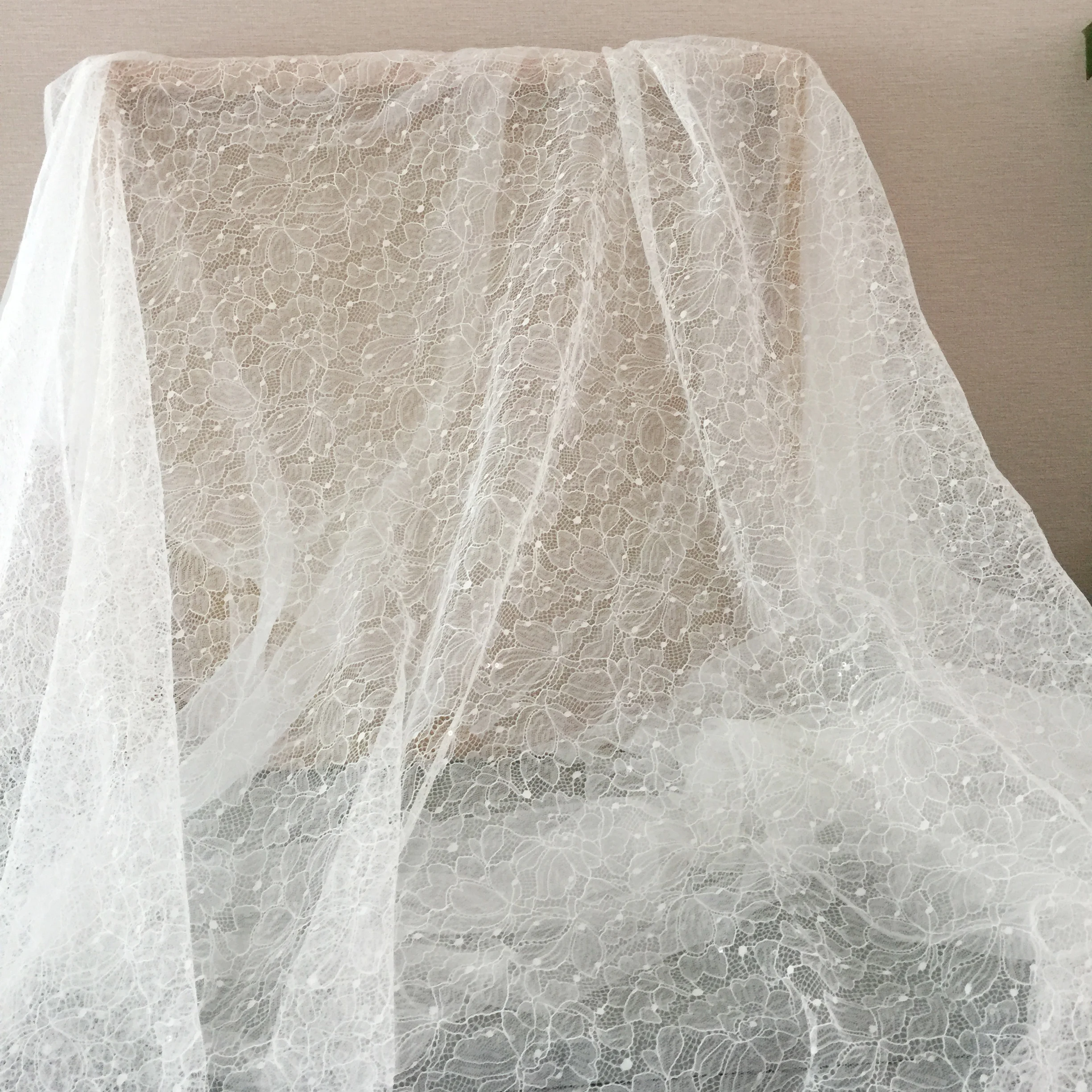 Tessuto di pizzo a rete scintillante e squisito di alta qualità da 5 m, utilizzato per abiti da sposa e accessori per l'arredamento morbido per la casa