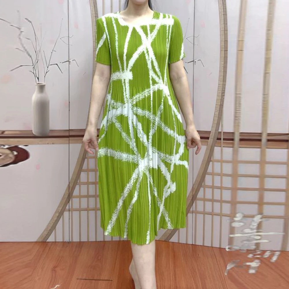 

2025 Fashion Summer New Temperament Celebrity Large Size Printed Mom Skirt Pleated Skinny Dress