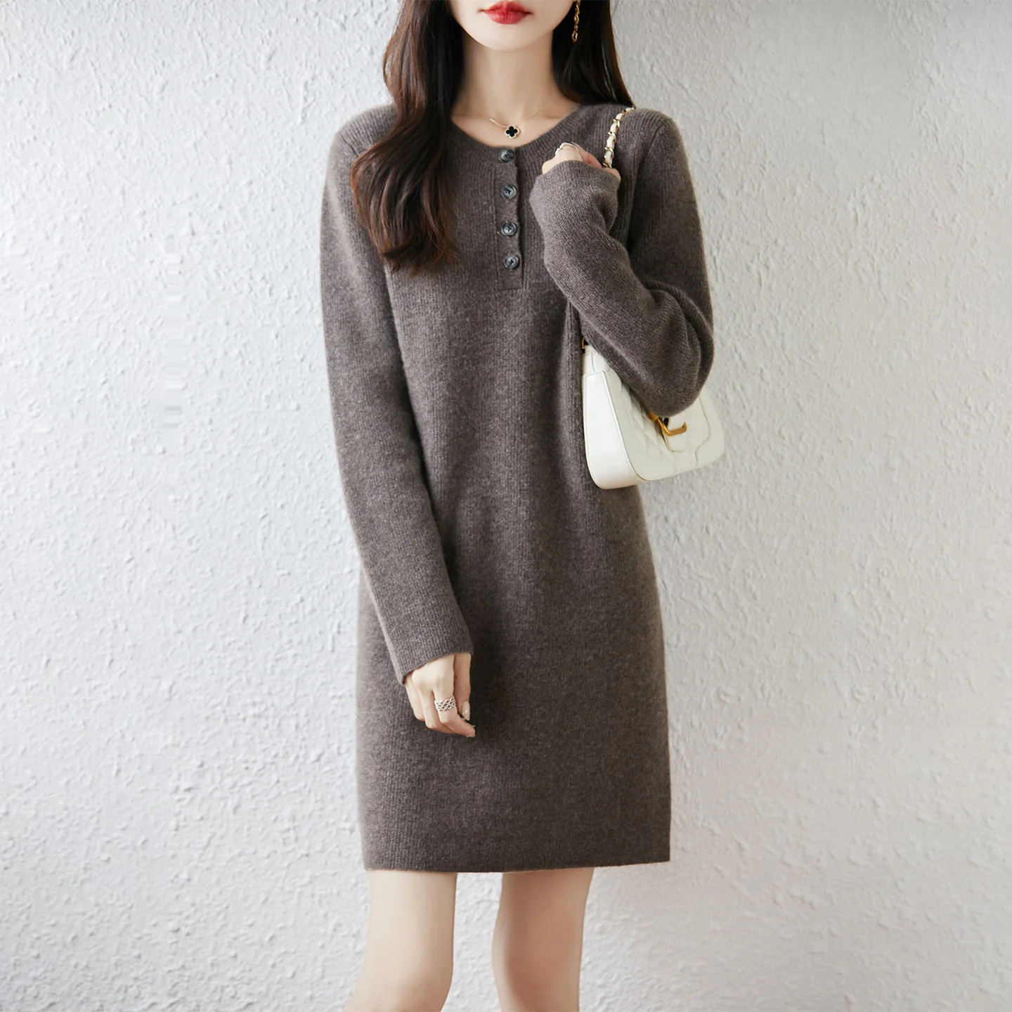 

ZYCZCXX2025100% шерстяное женское платье средней длины, осенне-зимнее однотонное элегантное мягкое платье с длинными рукавами и пуговицами, с круглым вырезом