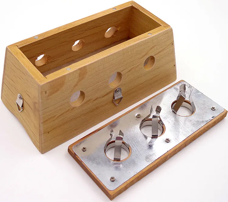 

Solid wood three-hole moxibustion box moxibustion physiotherapy device for general conditioning